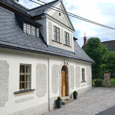 Baroque Chaplain House Kaplanka 1796 A. D. - Historical Luxury Apts In Bohemian Paradise Zelezny Brod Exterior foto