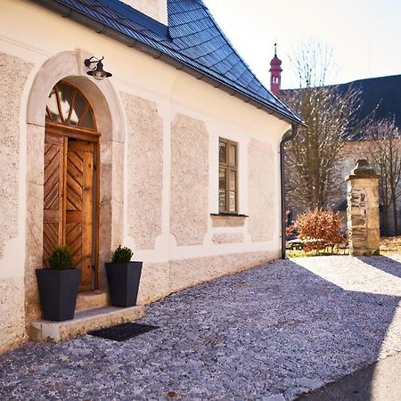 Baroque Chaplain House Kaplanka 1796 A. D. - Historical Luxury Apts In Bohemian Paradise Zelezny Brod Exterior foto