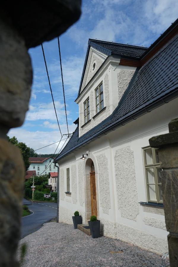 Baroque Chaplain House Kaplanka 1796 A. D. - Historical Luxury Apts In Bohemian Paradise Zelezny Brod Exterior foto