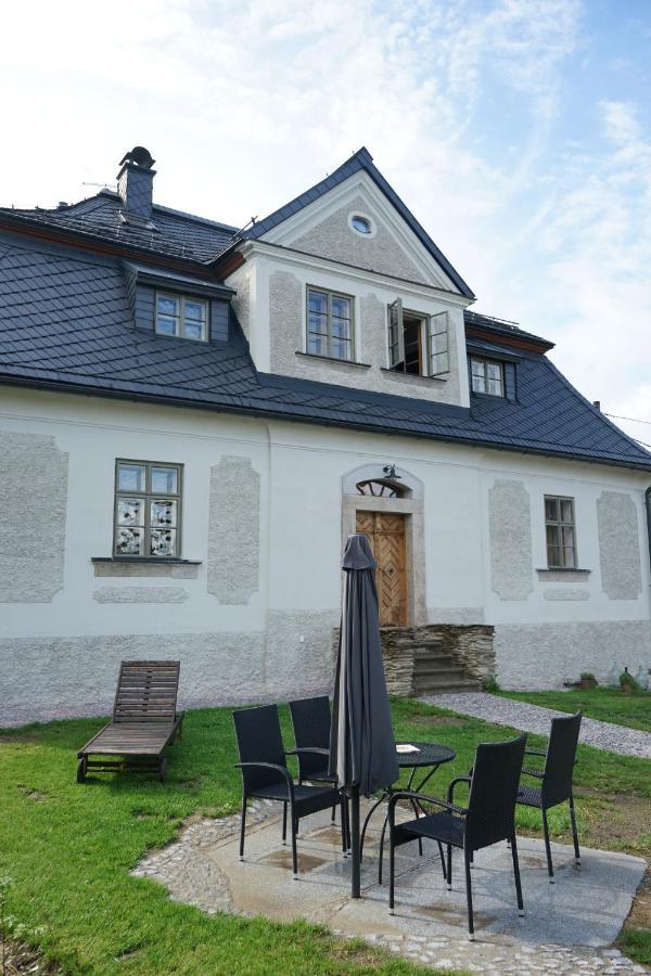 Baroque Chaplain House Kaplanka 1796 A. D. - Historical Luxury Apts In Bohemian Paradise Zelezny Brod Exterior foto
