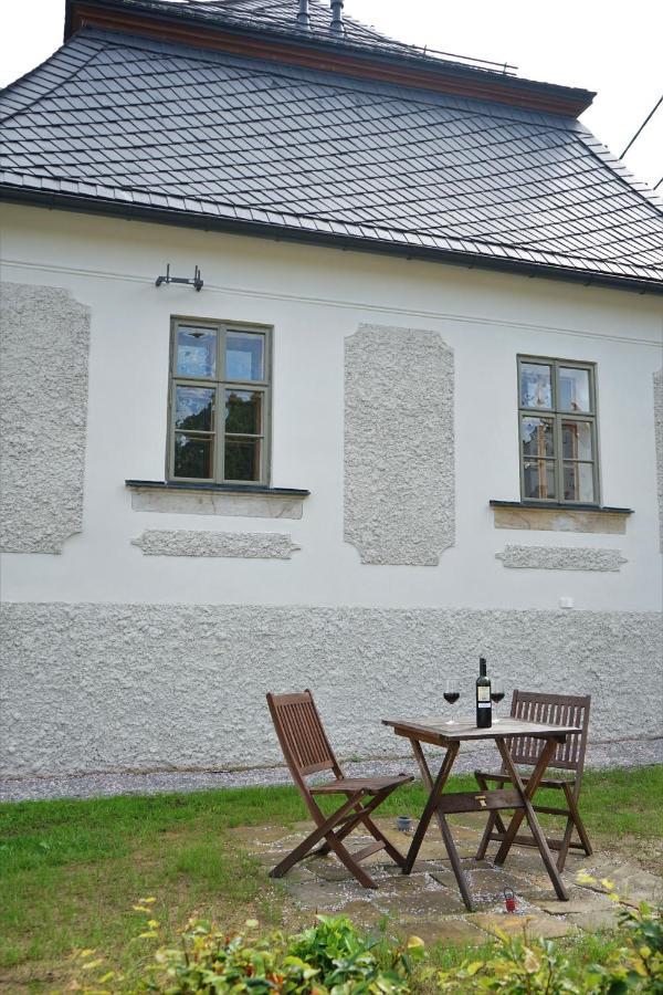 Baroque Chaplain House Kaplanka 1796 A. D. - Historical Luxury Apts In Bohemian Paradise Zelezny Brod Exterior foto